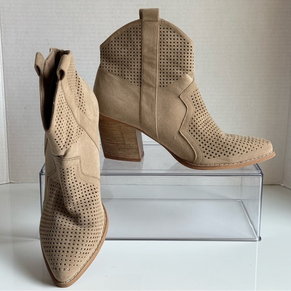 Yoki Tan Western Ankle Booties with Perforated Design Size 8 - Picture 6 of 12